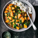 Vegan Chickpea Kale Curry | occasionallyeggs.com #healthy #veganrecipes