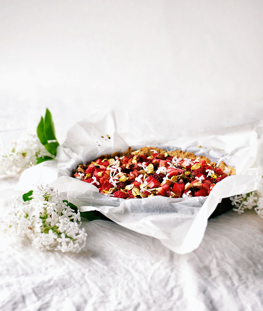 Rhubarb Almond Tart | occasionallyeggs.com #veganrecipes #spring
